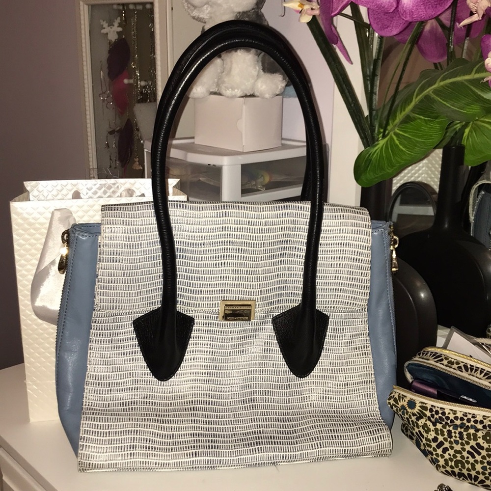 LIKE NEW POUR LA VICTOIRE SHOULDER BAG